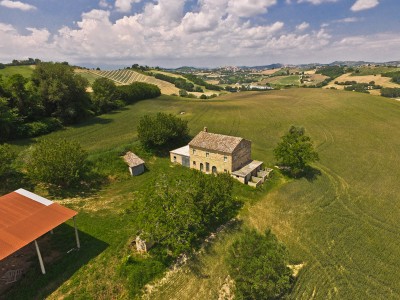 OLD COUNTRY HOUSE IN PANORAMIC POSITION IN LE MARCHE Farmhouse to restore with beautiful views of the surrounding hills for sale in Italy in Le Marche_1